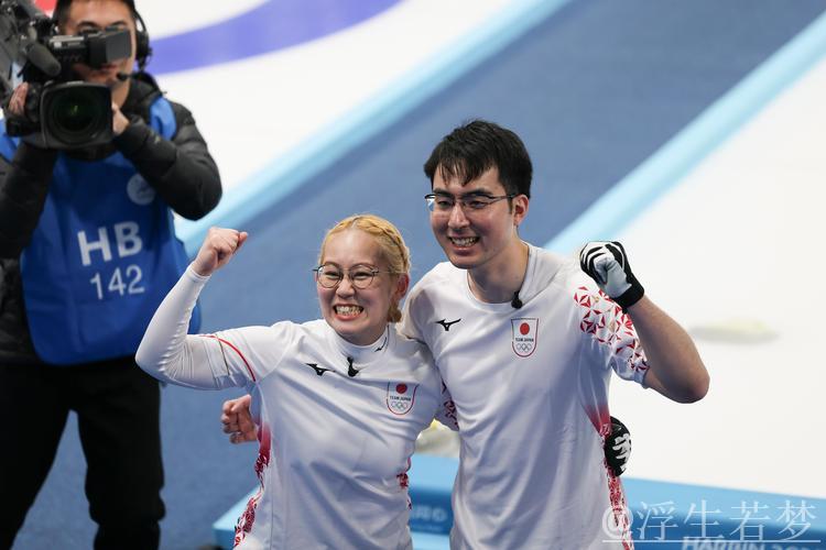 日本队击败中国男子冰壶队